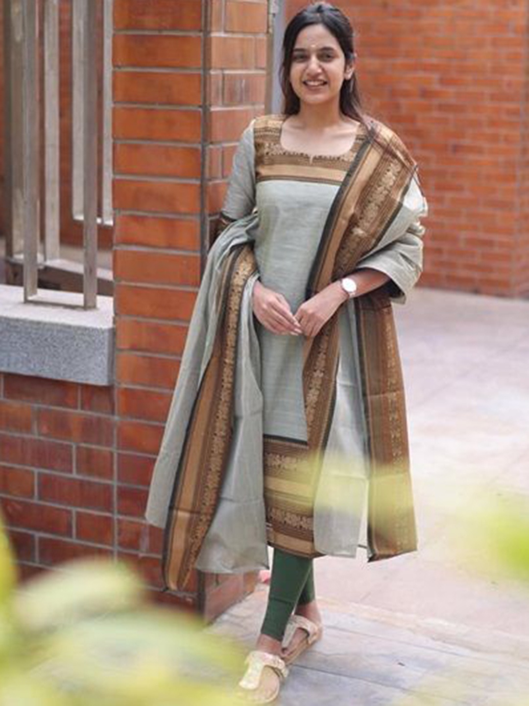 

LERIYU Women Floral Regular Chanderi Silk Kurta With Dupatta, Green