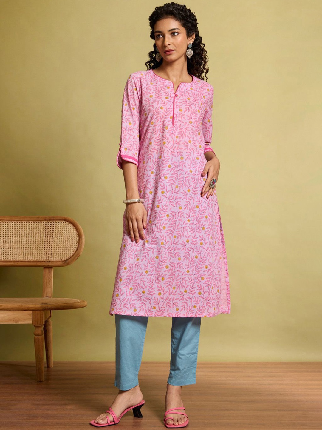

Taneira Women Floral Printed Kurta, Pink