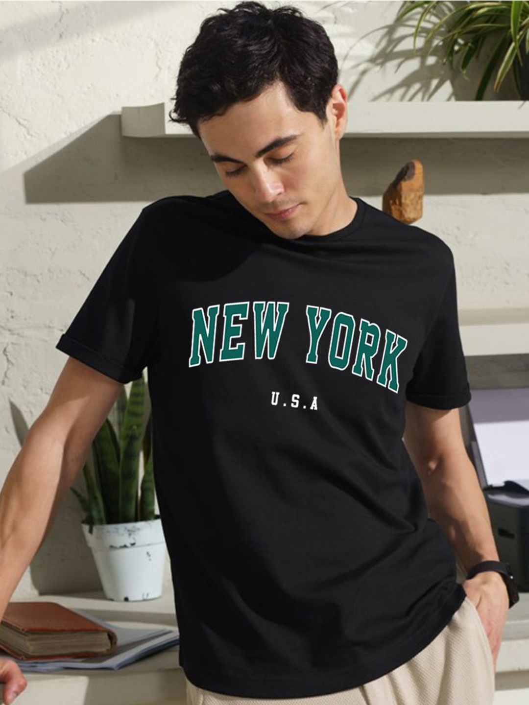 

VEIRDO Men Typography Printed Pure Cotton T-shirt, Black