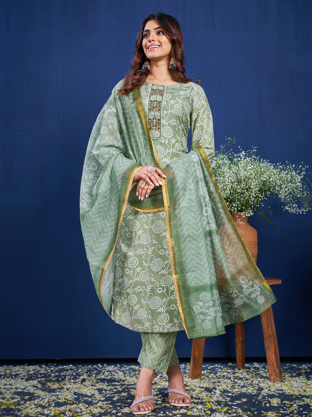 

HERE&NOW Women Floral Printed Regular Kurta with Trousers & With Dupatta, Green