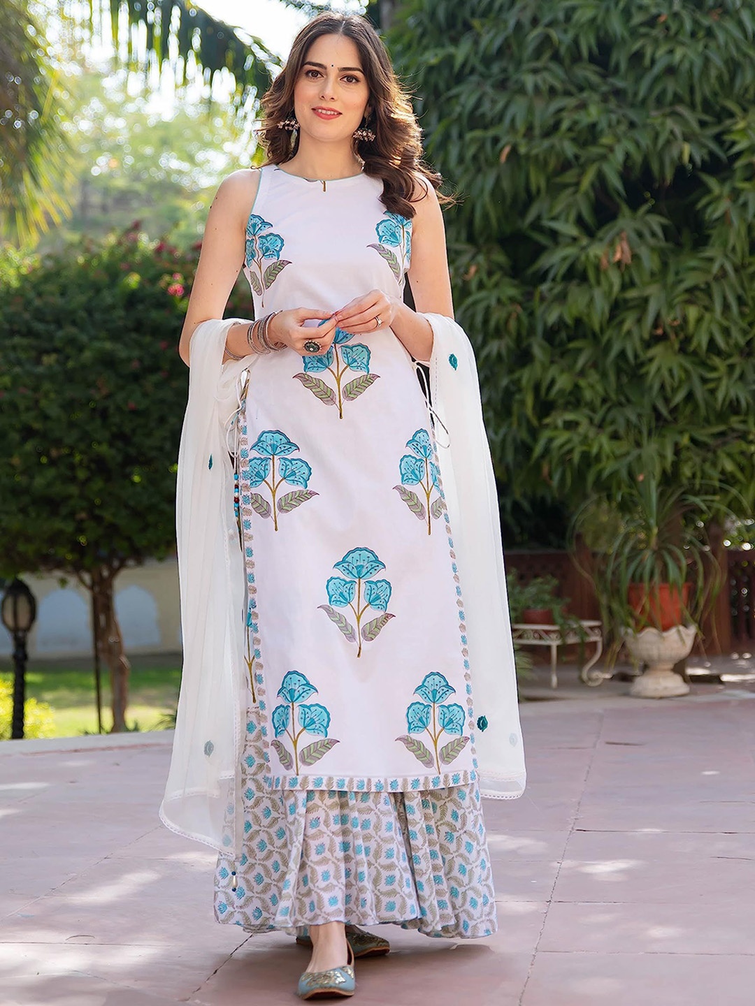 

Moda Rapido Women Floral Printed Regular Kurta with Palazzos & With Dupatta, Blue