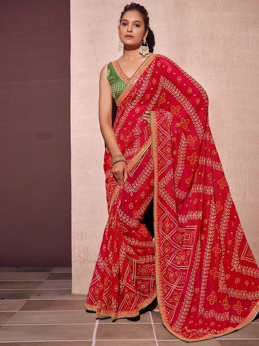 

DIVASTRI Bandhani Sequinned Pure Georgette Bandhani Saree, Red