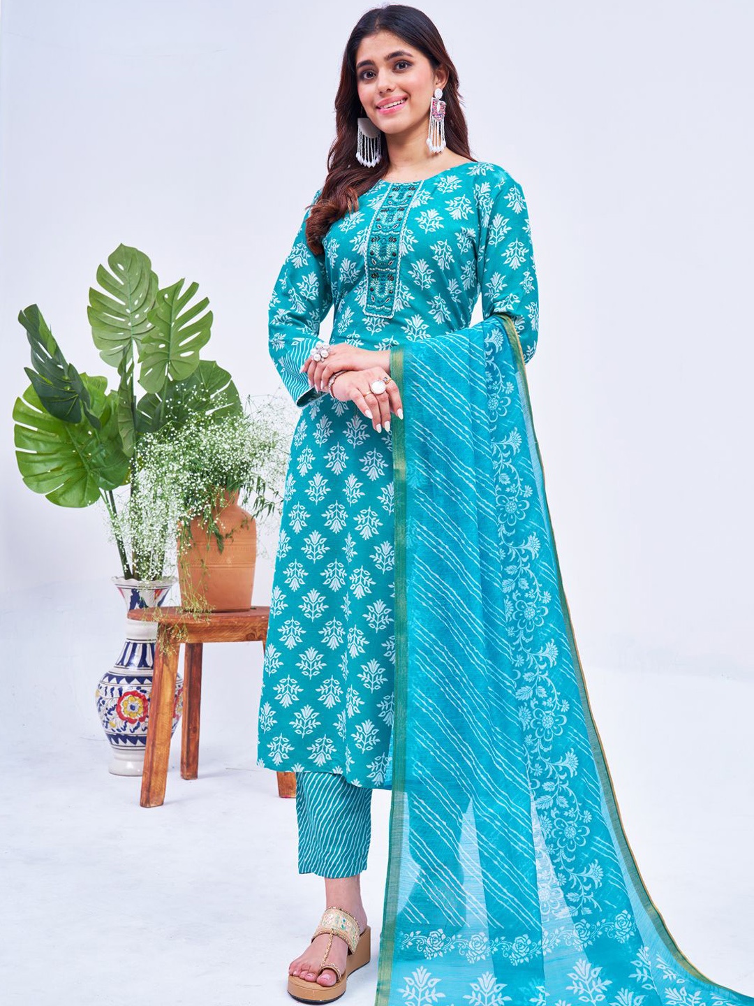 

HERE&NOW Women Floral Printed Regular Kurta with Trousers & With Dupatta, Blue