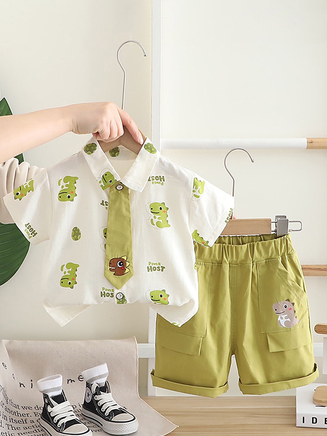 

LULU & SKY Boys Printed T-shirt with Shorts, Green
