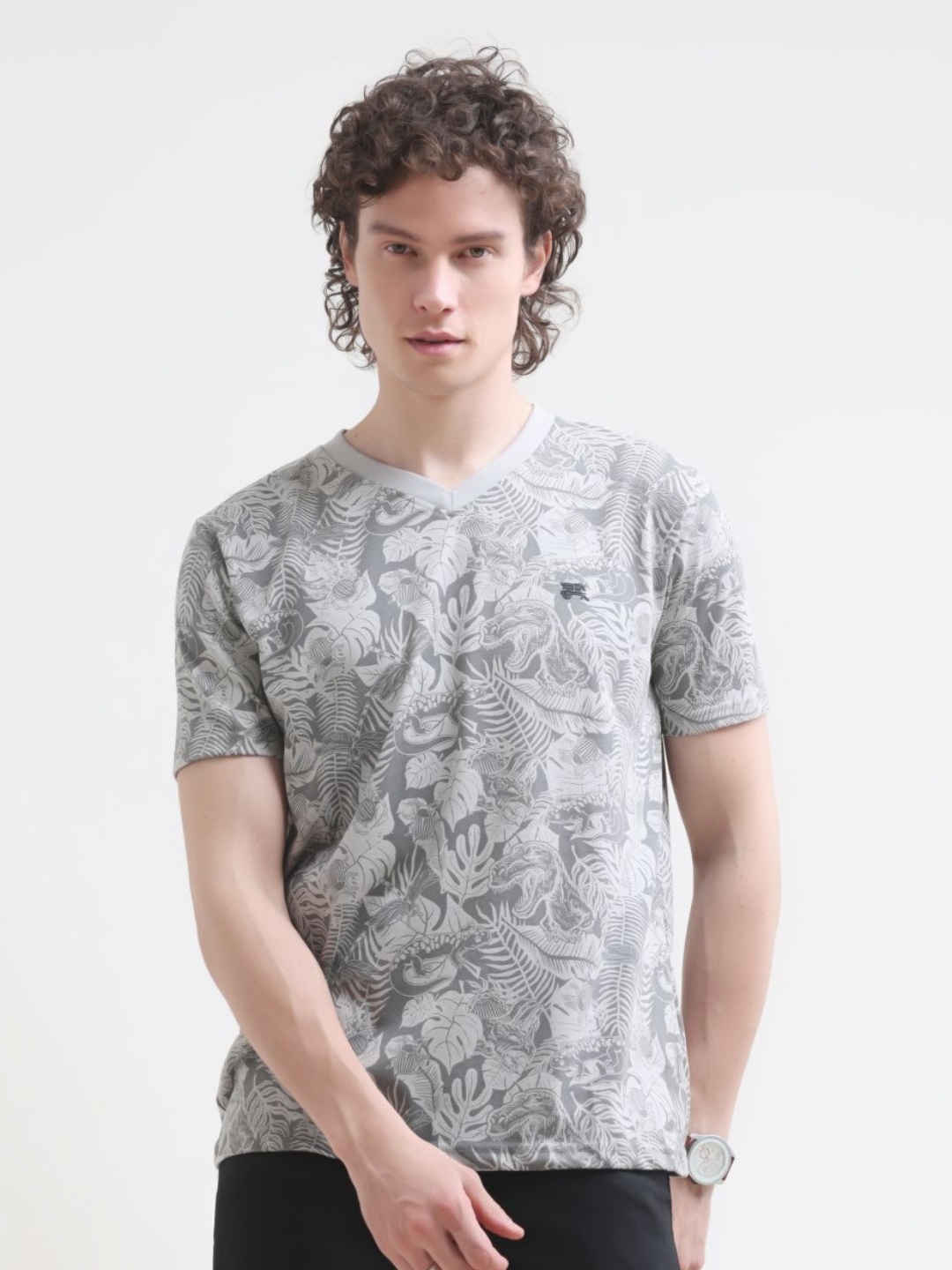 

Estilocus Men Floral Printed V-Neck Pockets T-shirt, Grey