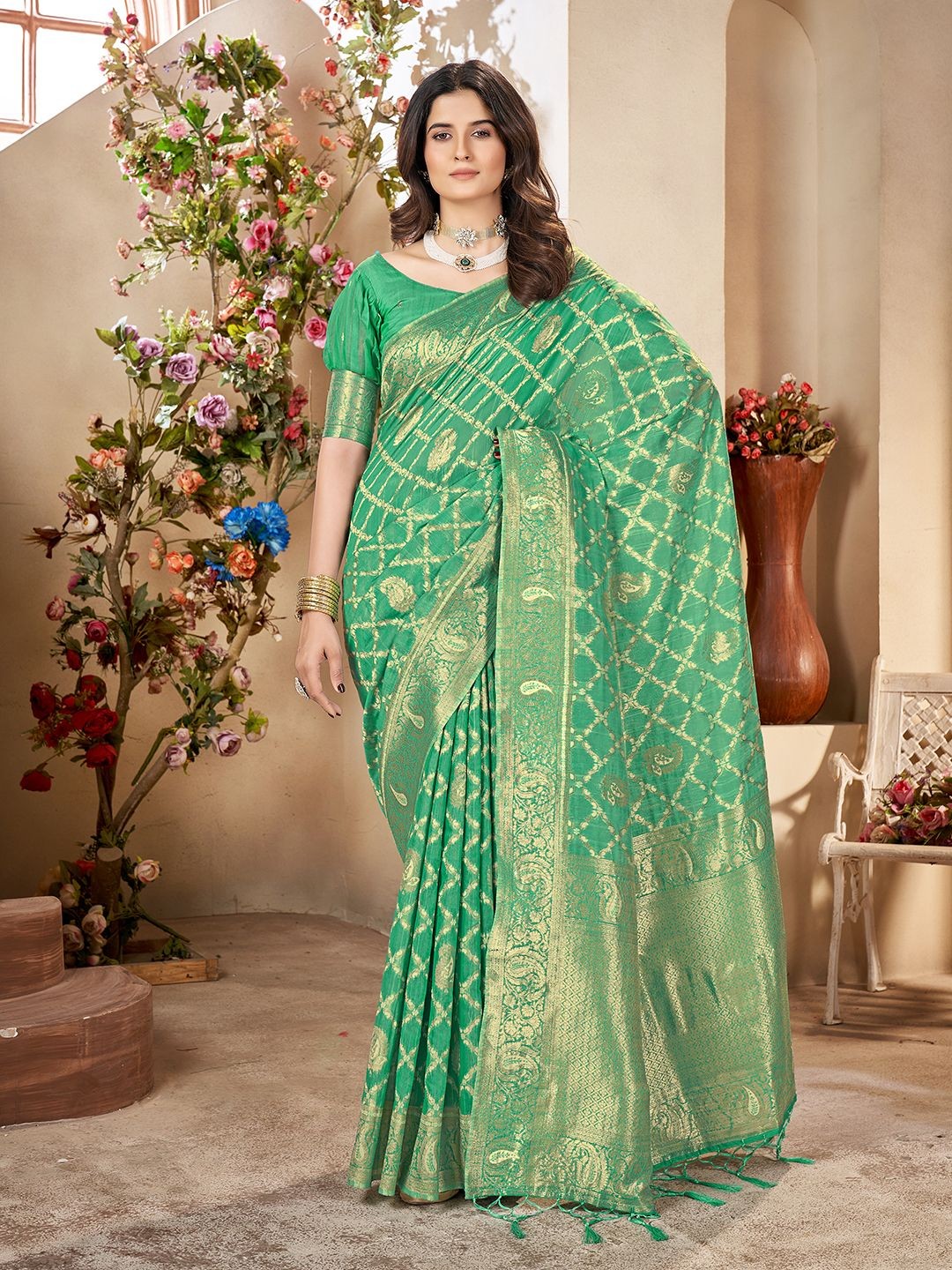 

DIVASTRI Woven Design Zari Silk Blend Kanjeevaram Saree, Green