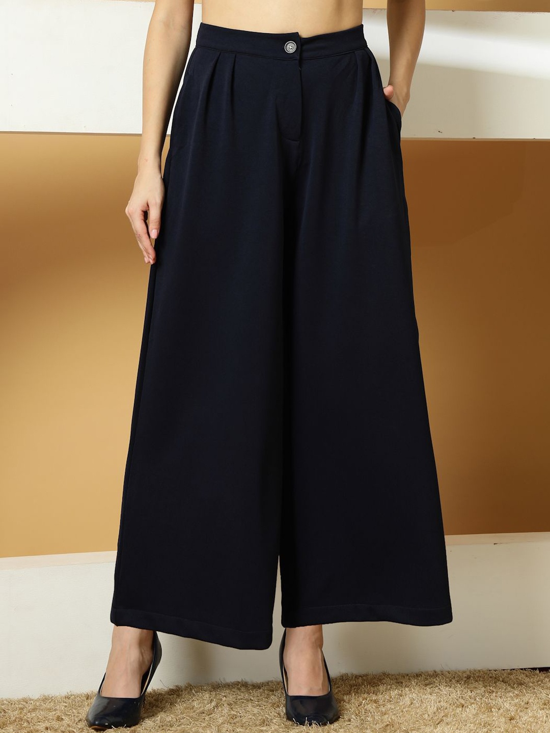 

Chemistry Women Relaxed Pleated Trousers, Blue