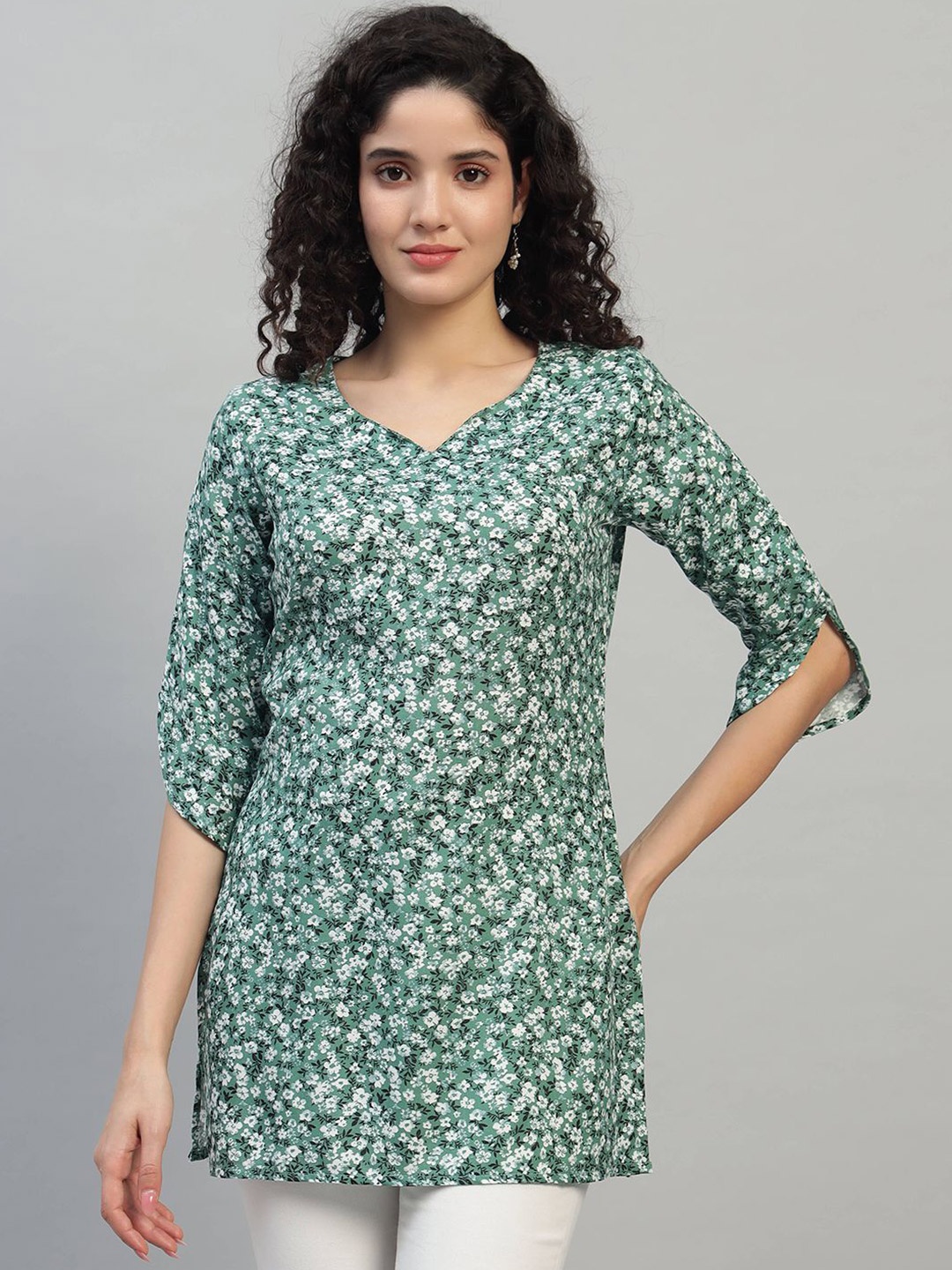 

SHAHVEER CREATION Floral Printed Pure Cotton Kurti, Green