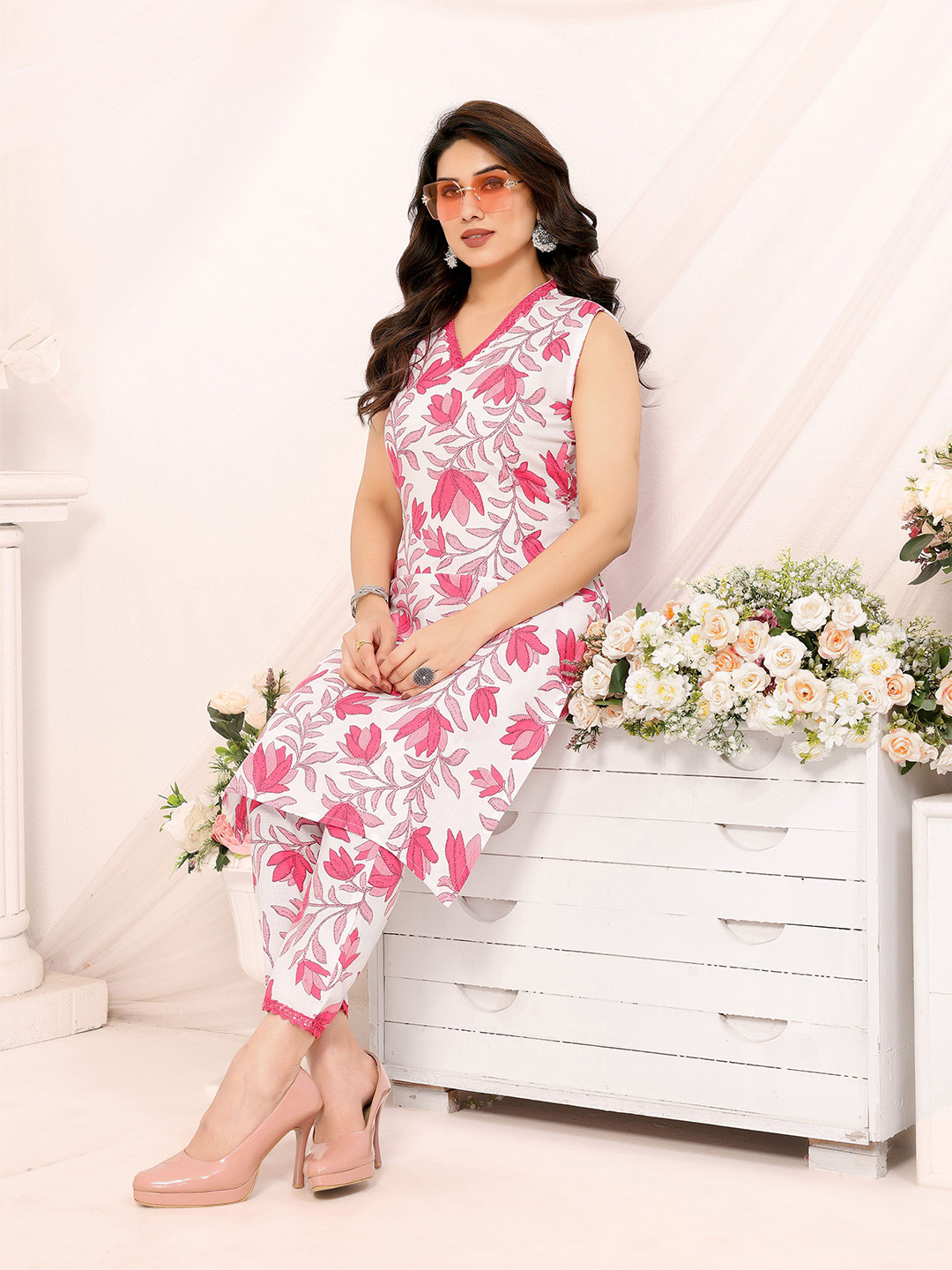 

Moda Rapido Women Floral Printed Regular Kurta with Trousers, Pink