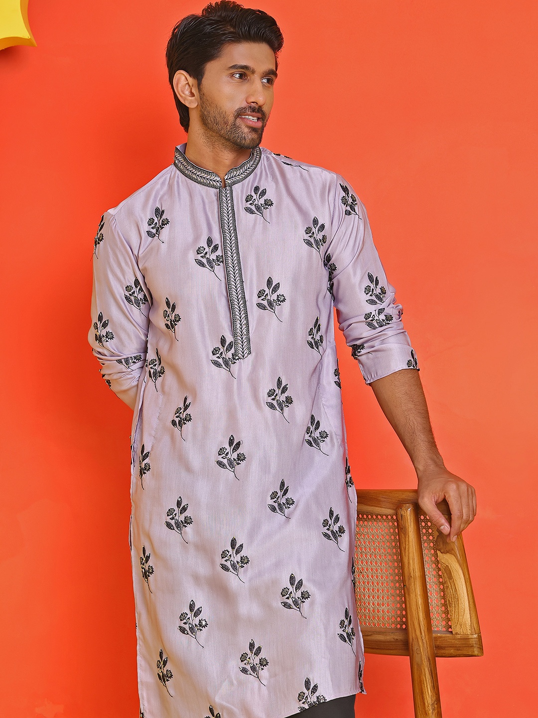 

Jompers Men Floral Embroidered Chikankari Floral Kurta, Purple