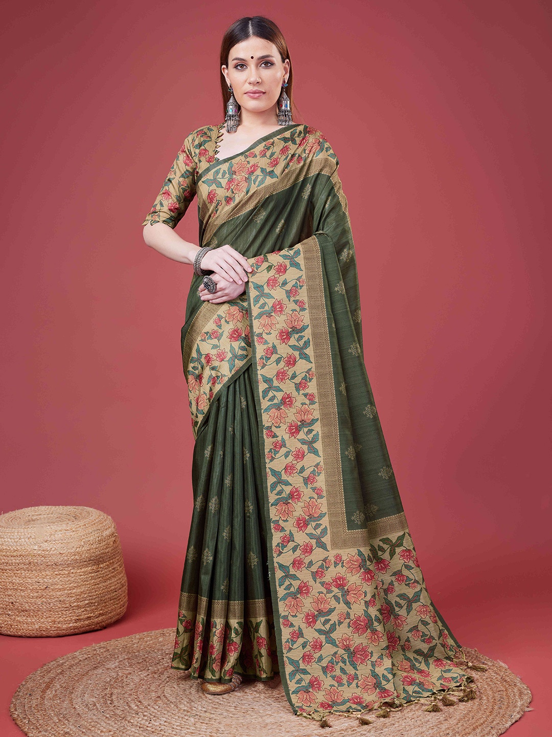 

DIVASTRI Floral Silk Blend Banarasi Saree, Green