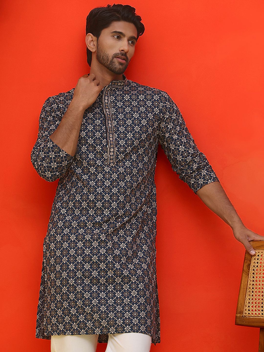 

Jompers Men Geometric Embroidered Sequinned Kurta, Blue