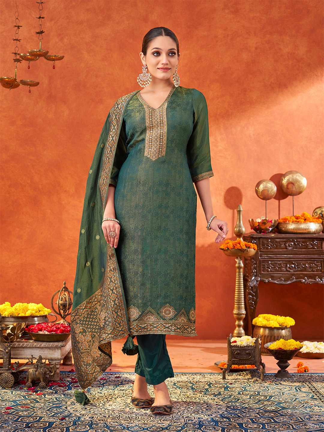 

Fourleaf Women Ethnic Motifs Regular Kurta with Trousers & With Dupatta, Green
