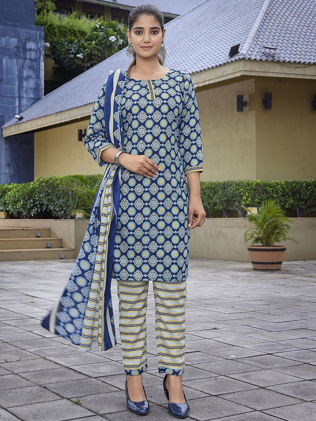 

HERE&NOW Women Printed Regular Kurta with Trousers & With Dupatta, Blue