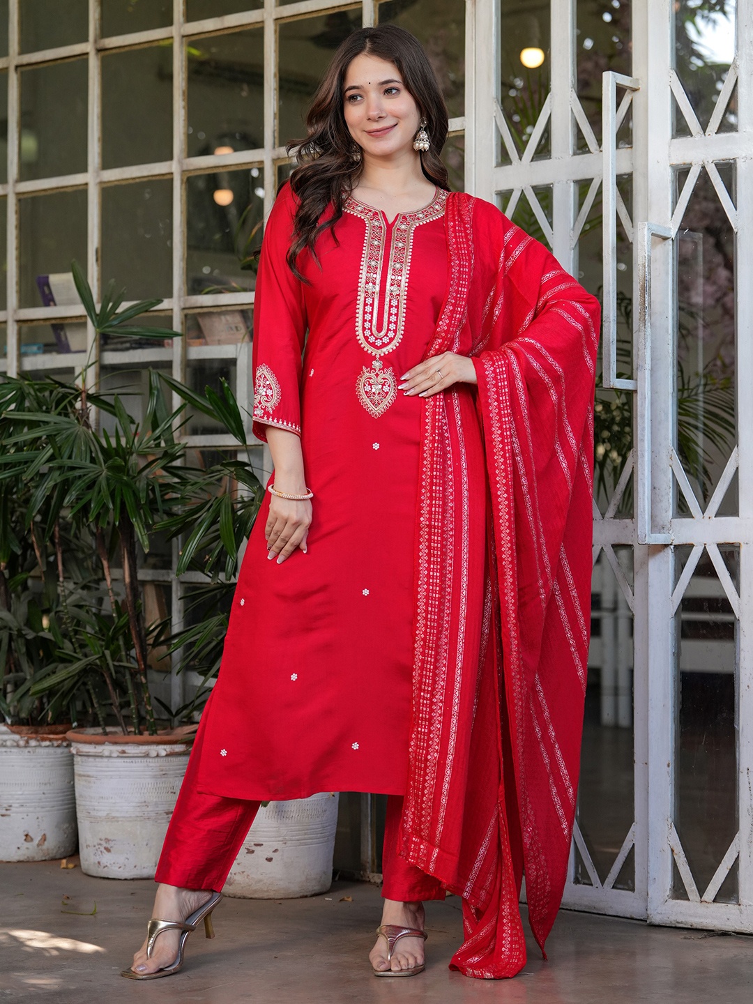 

PARNAVI Women Floral Embroidered Regular Chanderi Cotton Kurta with Trousers & With Dupatta, Red