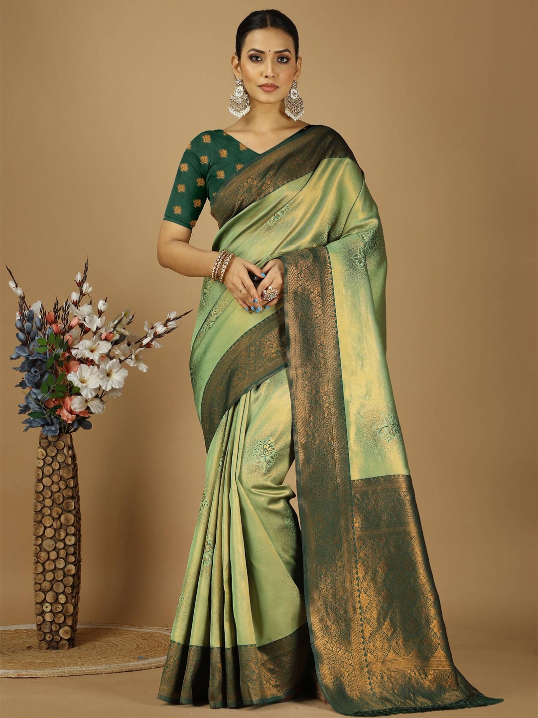 

DIVASTRI Woven Design Zari Art Silk Banarasi Saree, Green