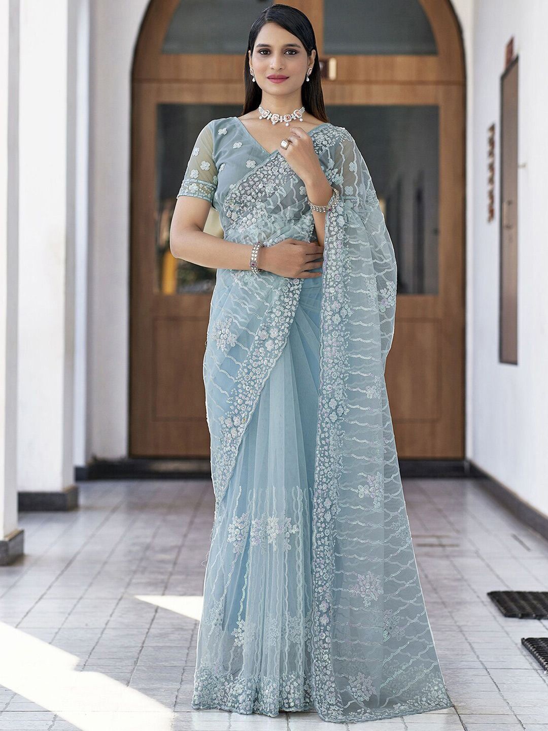 

DIVASTRI Floral Sequinned Net Saree, Turquoise blue