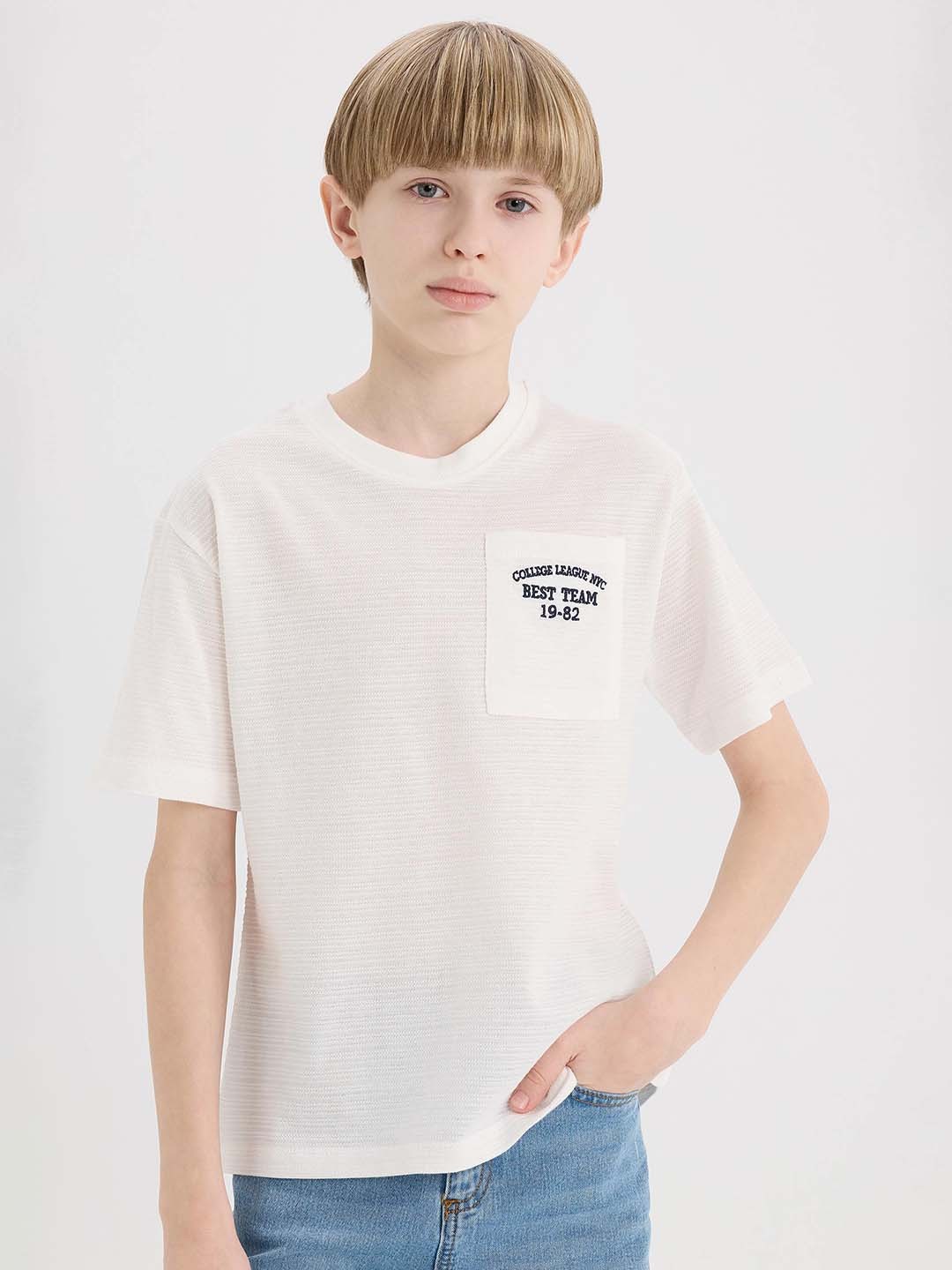 

DeFacto Boys Typography Drop-Shoulder Sleeves Monochrome Pockets T-shirt, Na