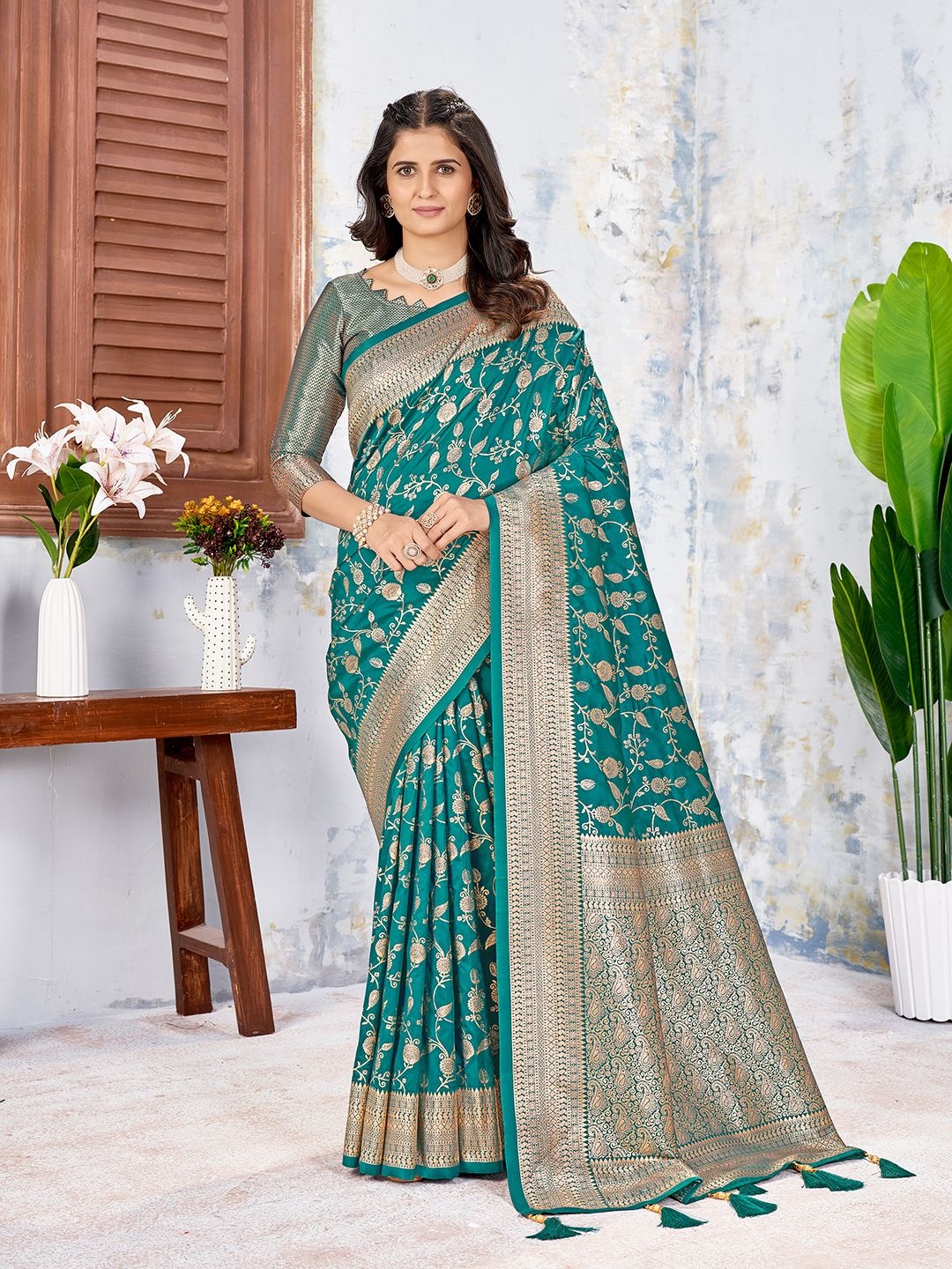 

DIVASTRI Woven Design Zari Silk Blend Kanjeevaram Saree, Green