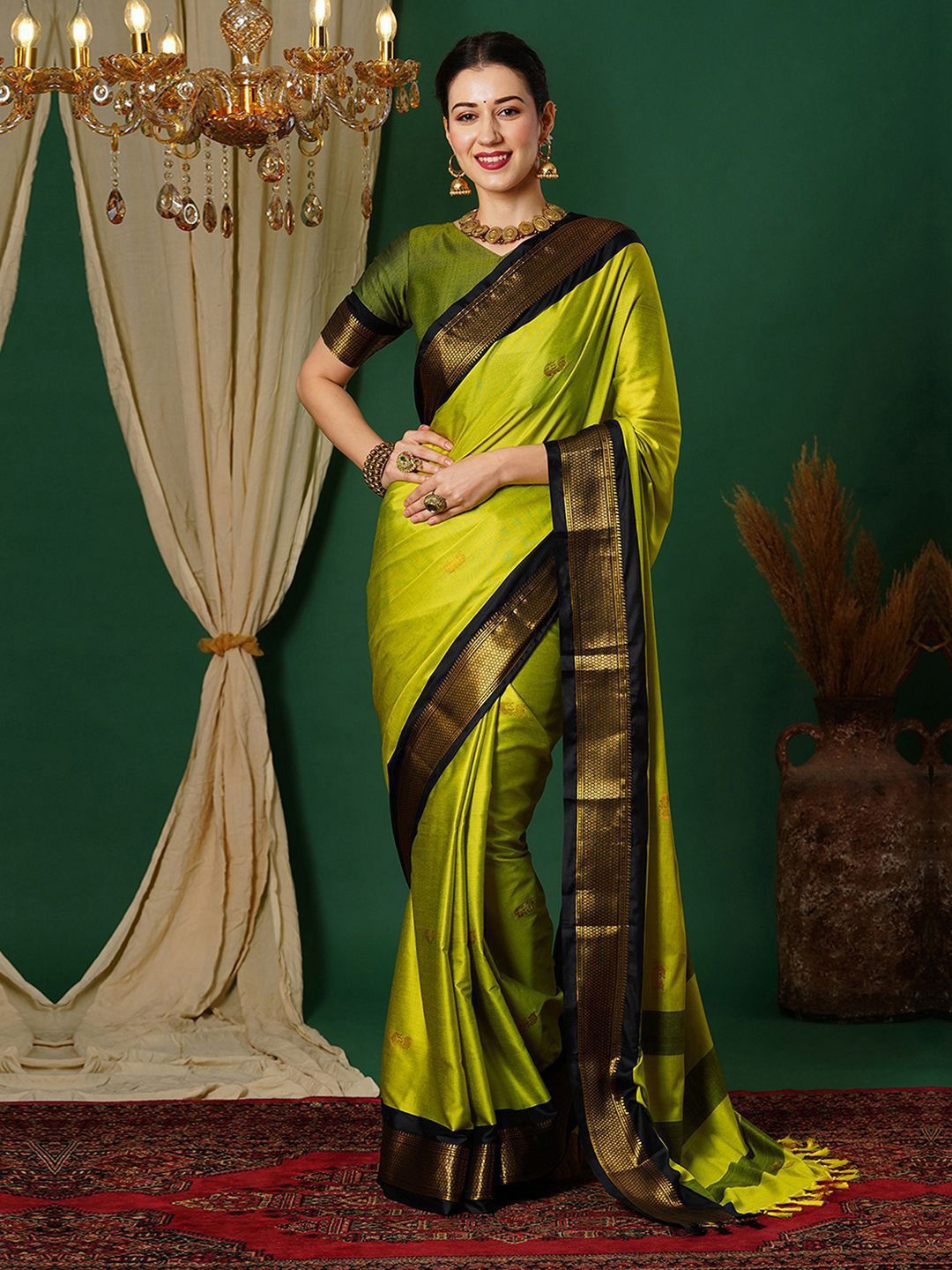 

DIVASTRI Ethnic Motifs Zari Silk Blend Banarasi Saree, Lime green