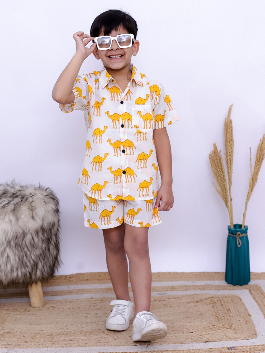 

UNBIND Boys Printed Cotton Shirt with Shorts Clothing Set, White
