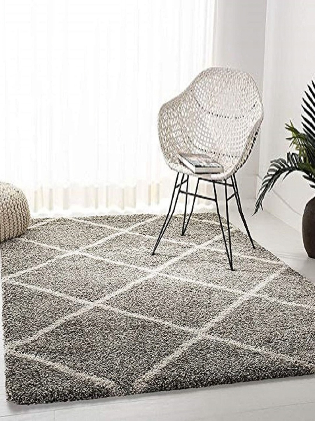 

Banchmark Home Furnishings Silver-Toned Traditional Shaggy Woollen Carpet