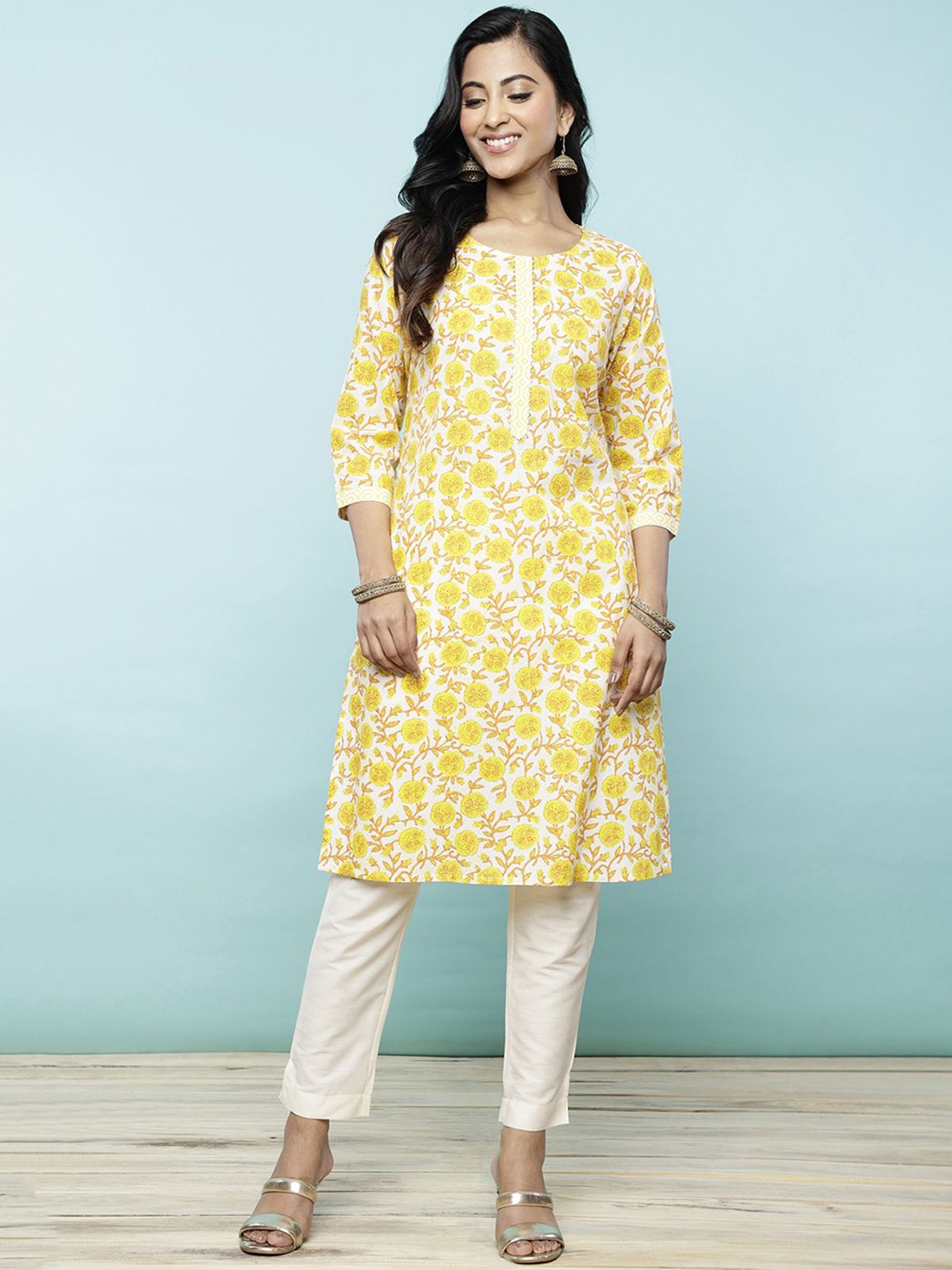 

Rangita Women Floral Printed Kurta, Yellow