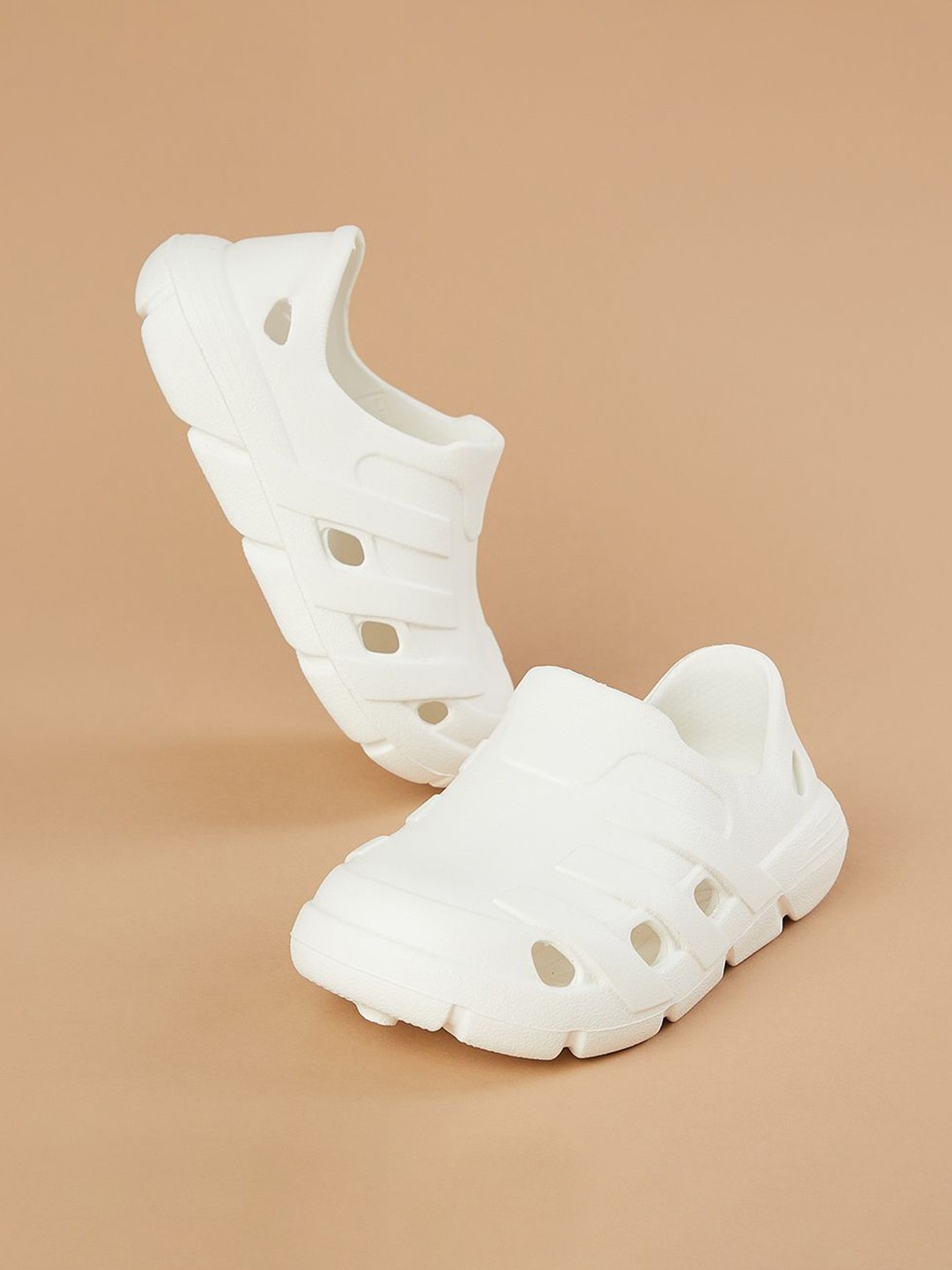

Fame Forever by Lifestyle Boys Rubber Slip-On, White