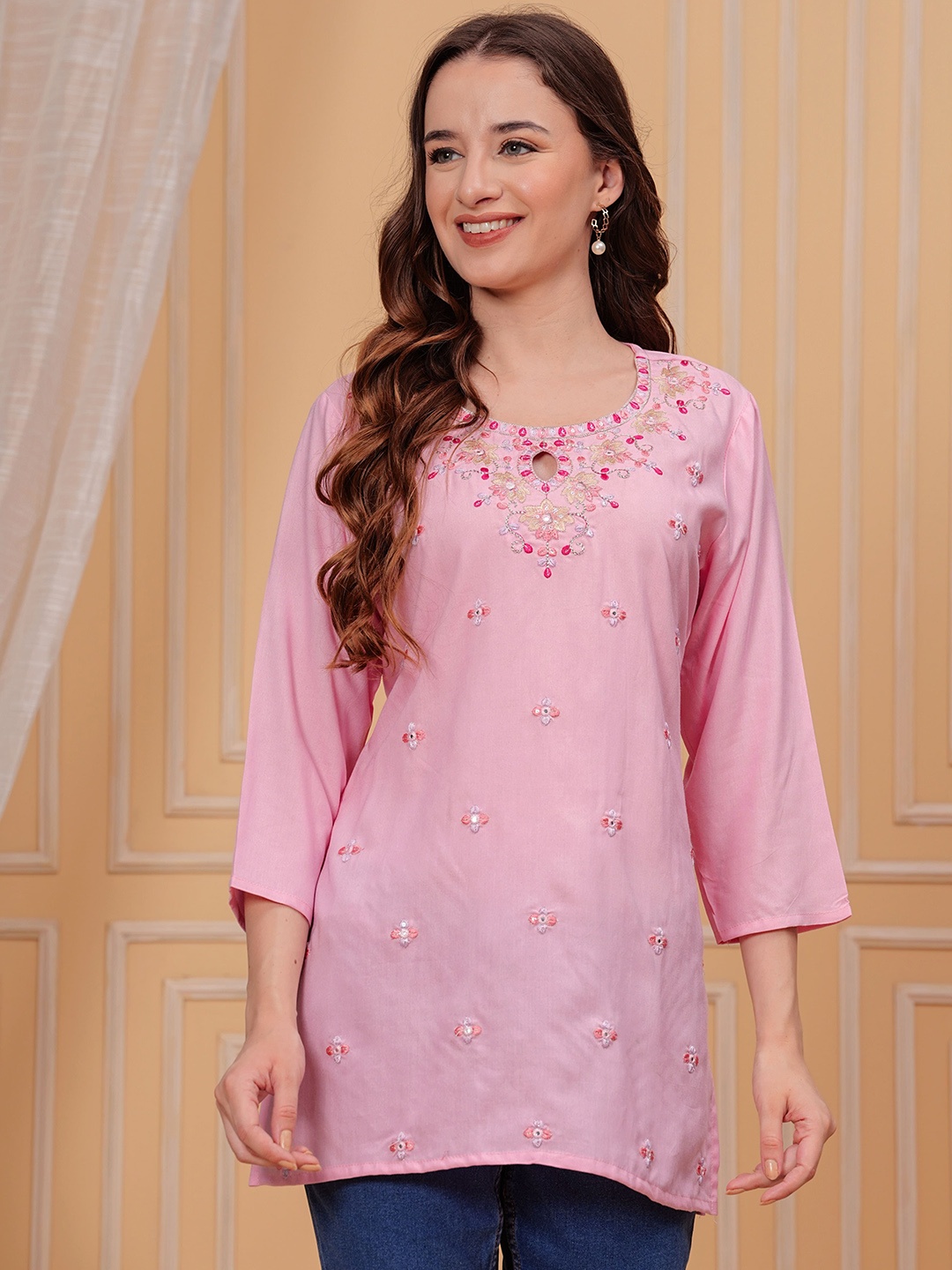 

ALEXEY JAY Women Embroidered Kurta, Pink