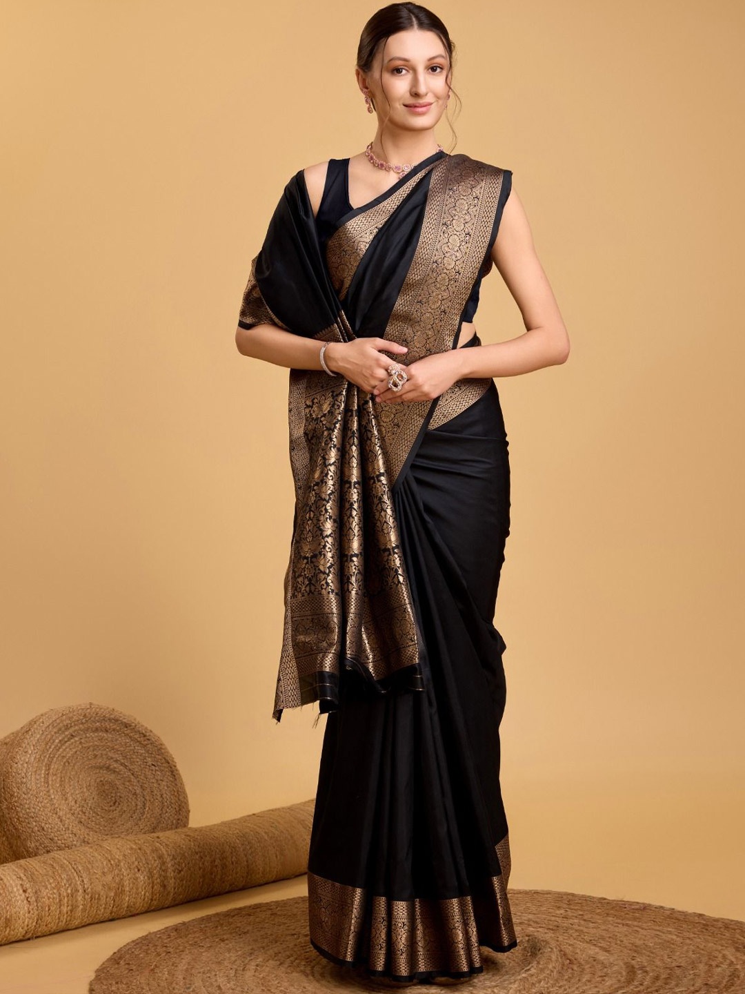 

NIWAA Woven Design Zari Pure Silk Banarasi Saree, Black