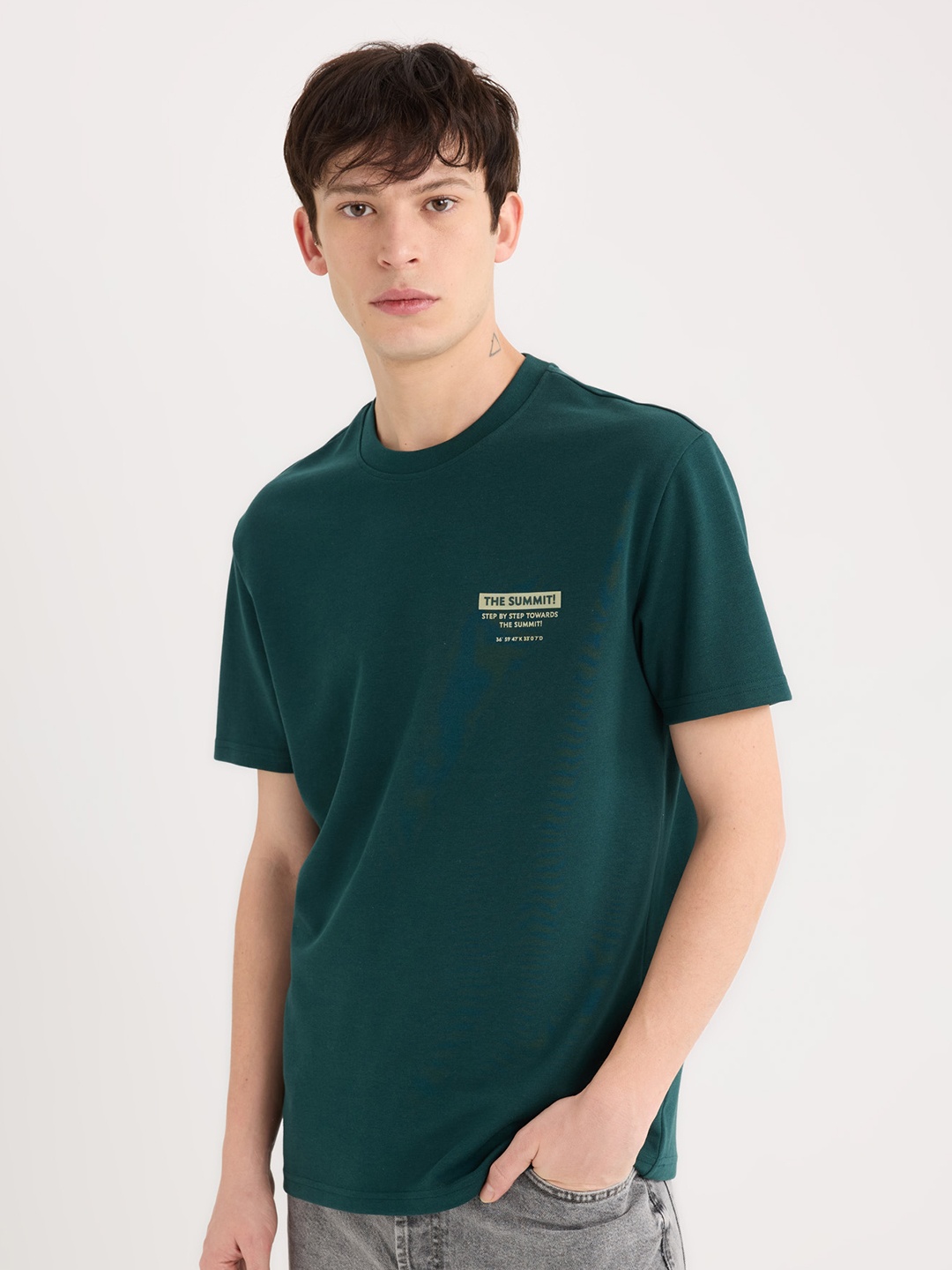 

DeFacto Men Typography Applique T-shirt, Na