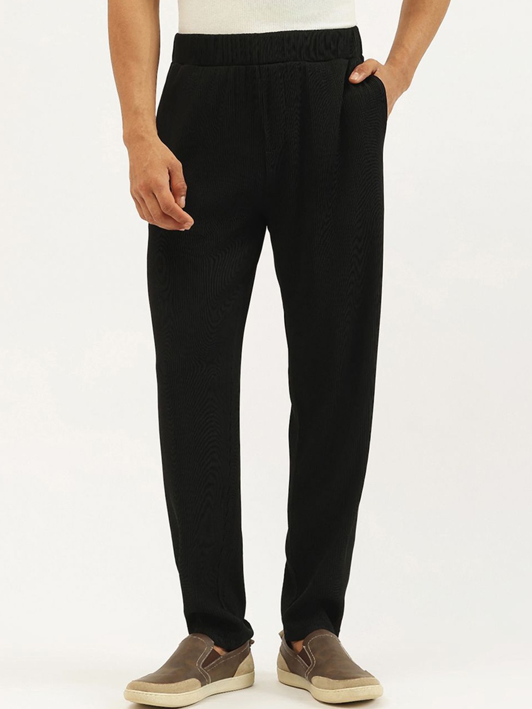 

United Colors of Benetton Men Printed Pleated Trousers, Black