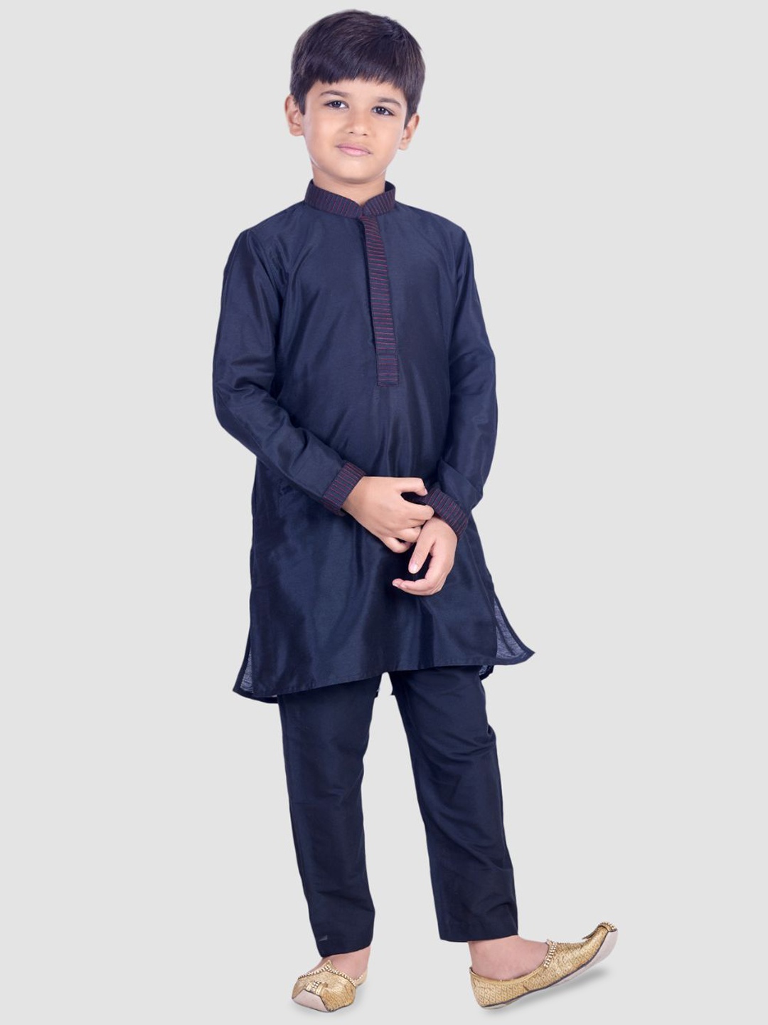 

Pehanaava Boys Regular Thread Work Kurta with Pyjamas, Navy blue