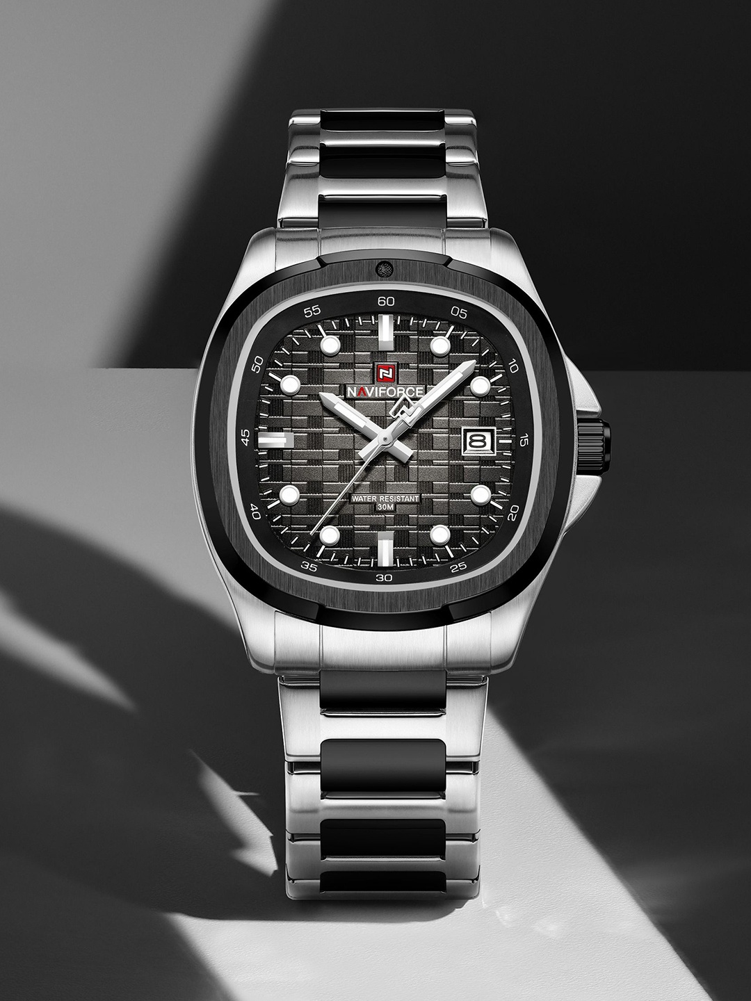 

Naviforce Men Dial & Stainless Steel Straps Analogue Watch NF9240_S B B, Silver