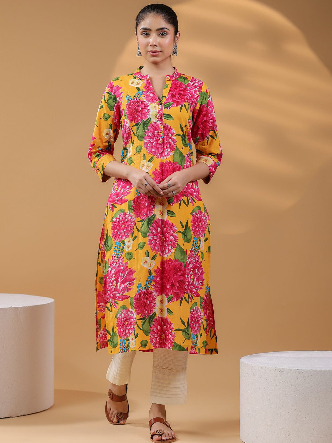 

Rain & Rainbow Women Floral Printed Handloom Kurta, Yellow