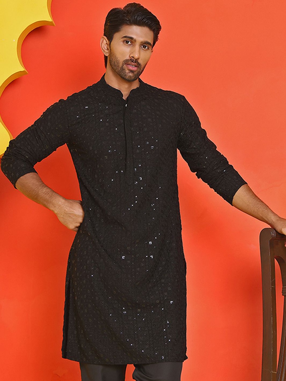 

Jompers Men Geometric Embroidered Chikankari Kurta, Black