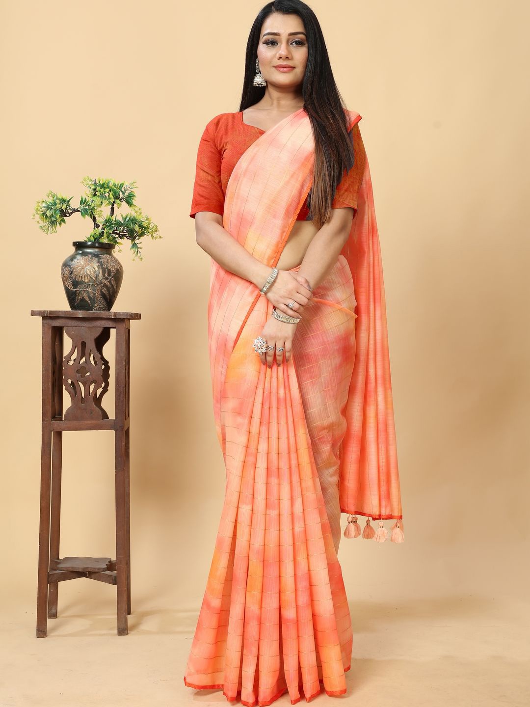 

Suha Woven Design Linen Blend Saree, Peach