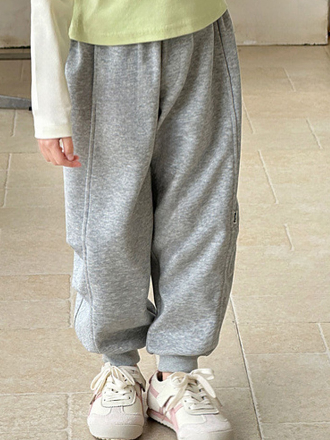 

LULU & SKY Girls Loose Fit High-Rise Joggers Trousers, Grey