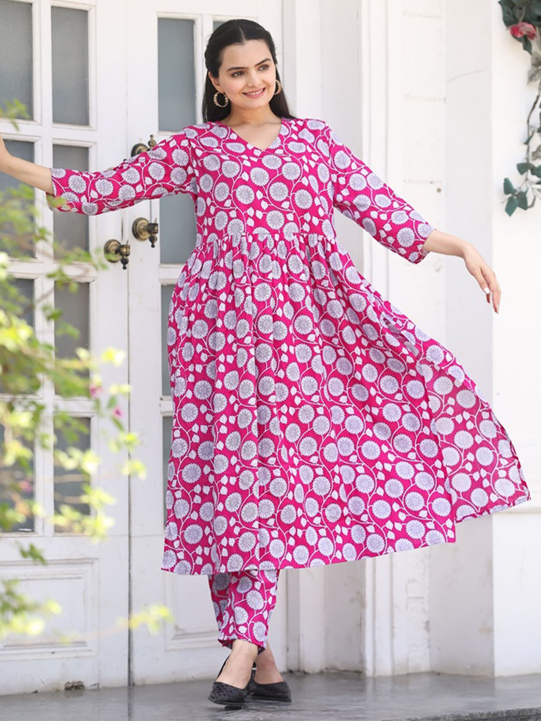 

NYTY20 Women Floral Printed Regular Pure Cotton Kurta with Trousers, Maroon