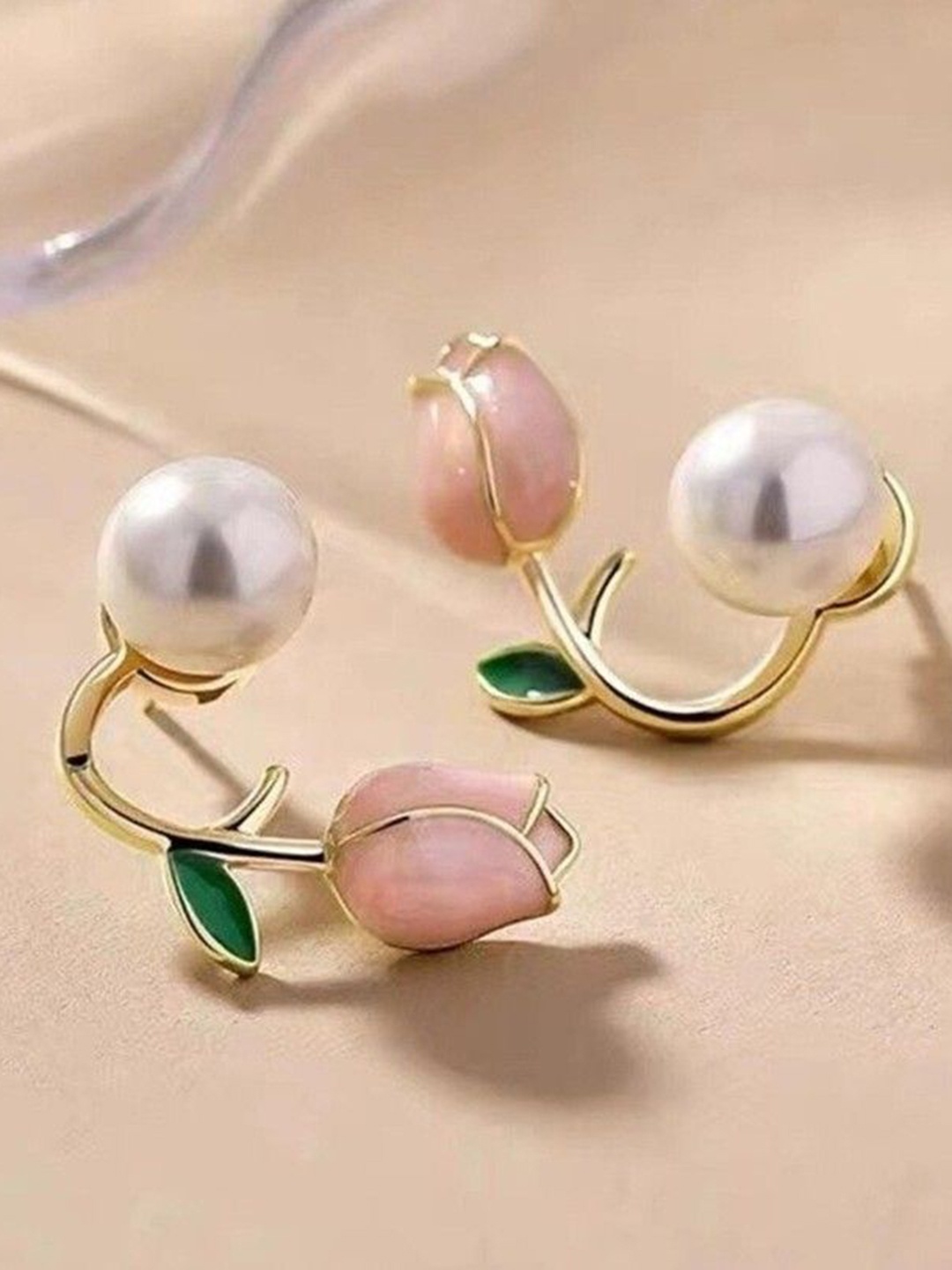 

kazare Contemporary Studs Earrings, White