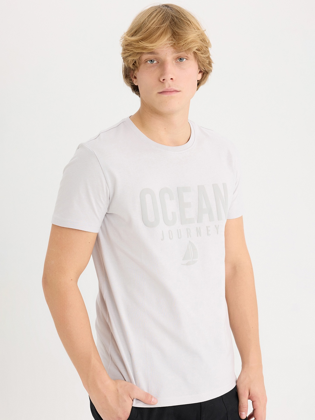 

DeFacto Men Typography Printed Applique T-shirt, Na
