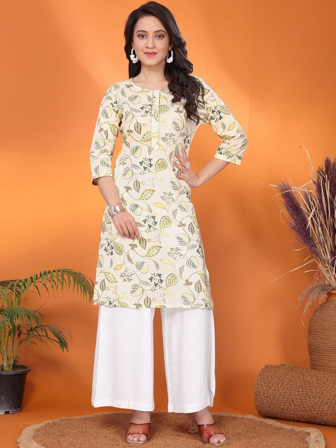 

Rangita Women Floral Printed Kurta, Off white
