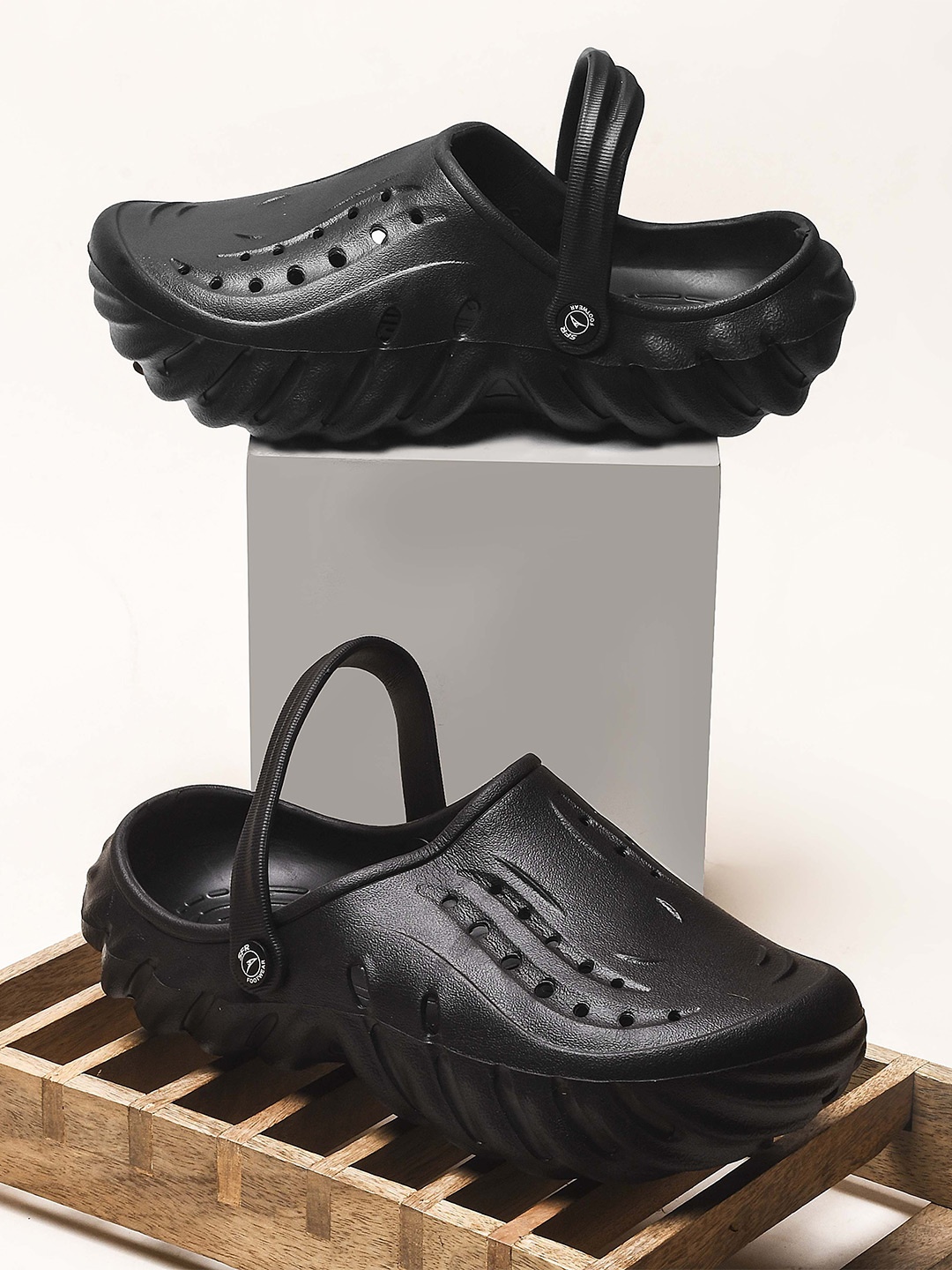 

BERSACHE Men Clogs, Black