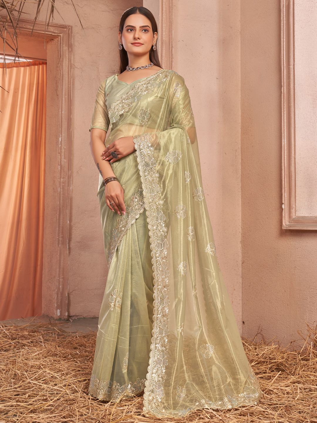 

LeeliPeeri Designer Floral Embroidered Net Saree, Green