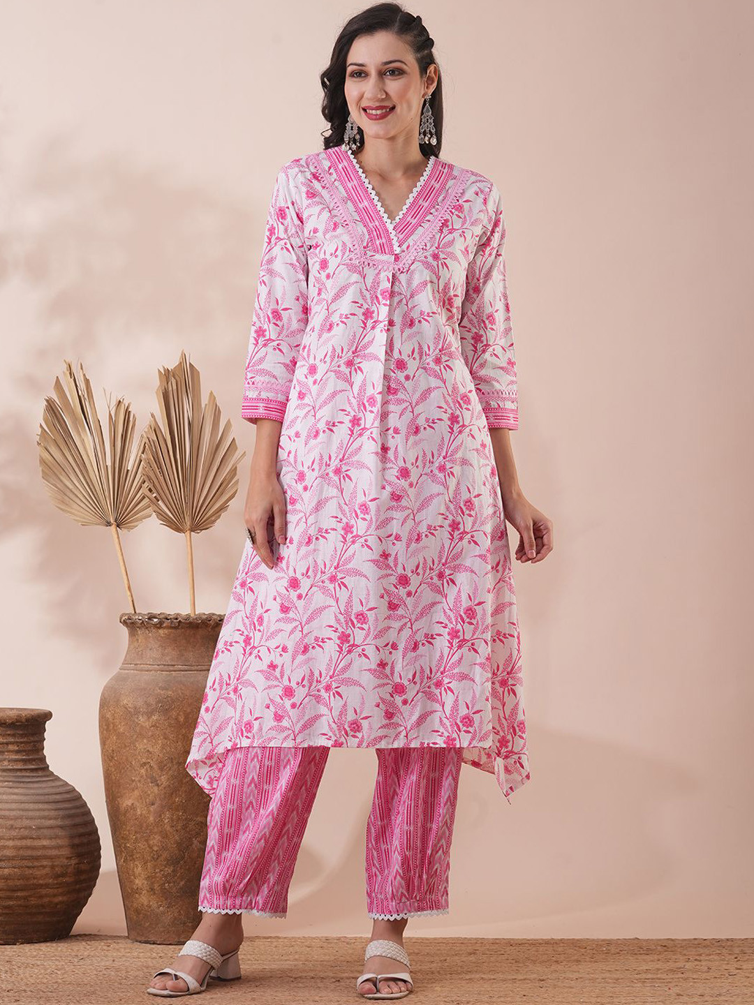 

FASHOR Women Floral Printed Regular Thread Work Pure Cotton Kurta with Trousers, White