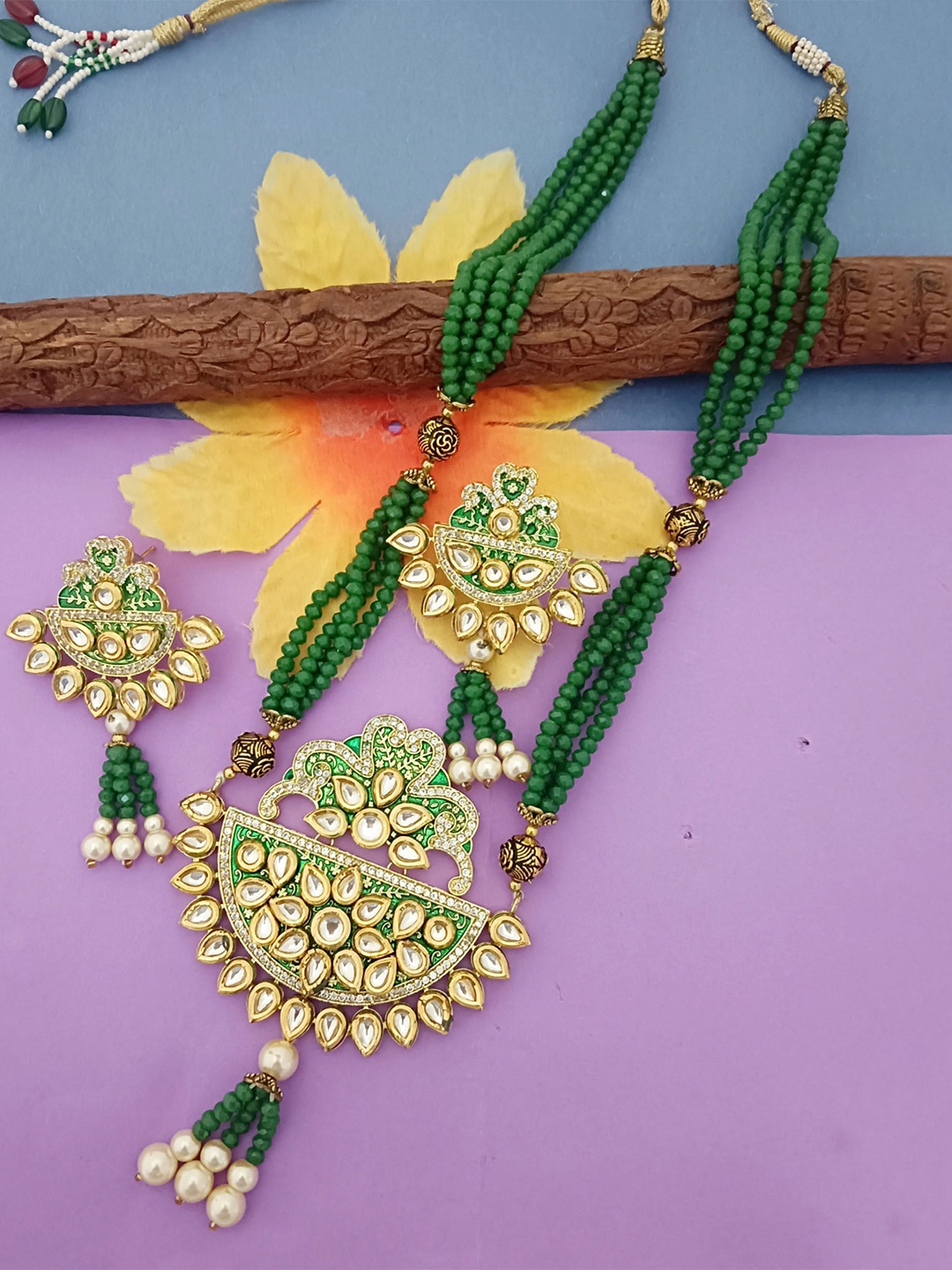 

EVY Gold-Plated Kundan studded Meenakari Star Shape Exclusive Jewellery Set, Green