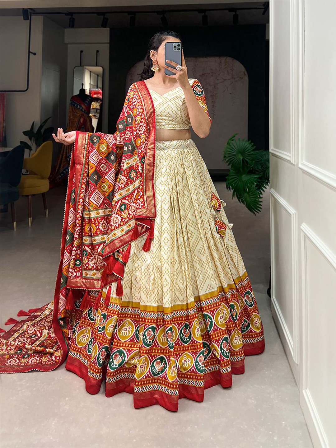 

RADHVI BIZ Printed Kalamkari Ready to Wear Lehenga & Unstitched Blouse With Dupatta, Cream