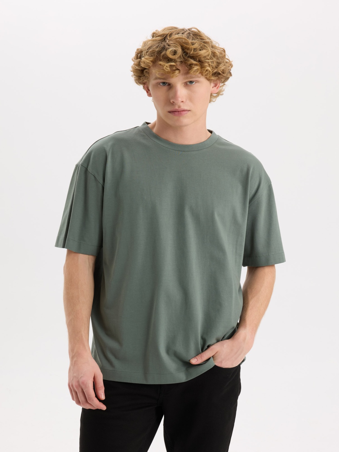 

DeFacto Men Drop-Shoulder Sleeves Pockets T-shirt, Na