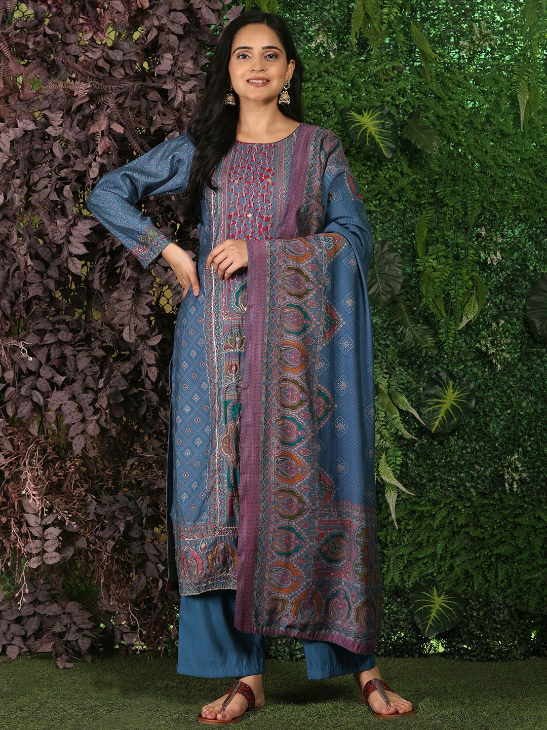 

Mamicha Women Ethnic Motifs Embroidered Regular Thread Work Pure Cotton Kurta with Palazzos & With Dupatta, Blue