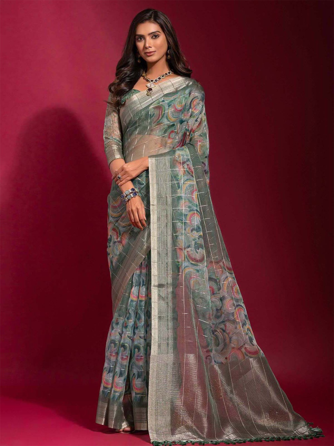 

DIVASTRI Floral Zari Linen Blend Saree, Green
